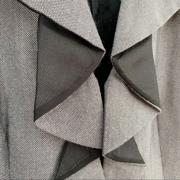 WHBM Pressed Ruffle Lapel Single Button Blazer M - Picture 4 of 11